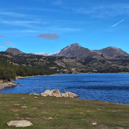 Les Isards F2 Romeu Vue Montagne * Font-Romeu-Odeillo-Via