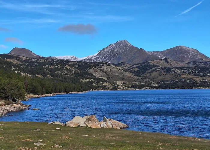 Les Isards F2 Romeu Vue Montagne * Font-Romeu-Odeillo-Via